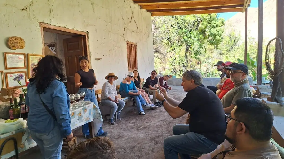 Conversación en el corredor de la casa