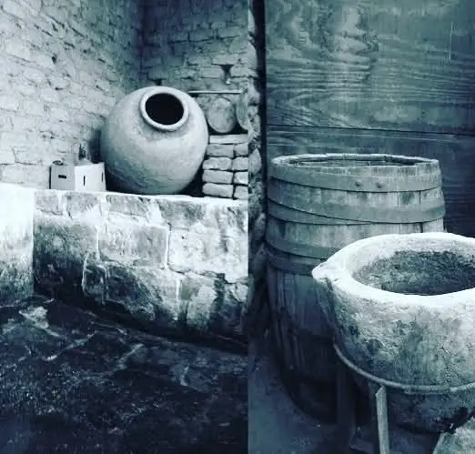 Tinajas y barricas antiguas