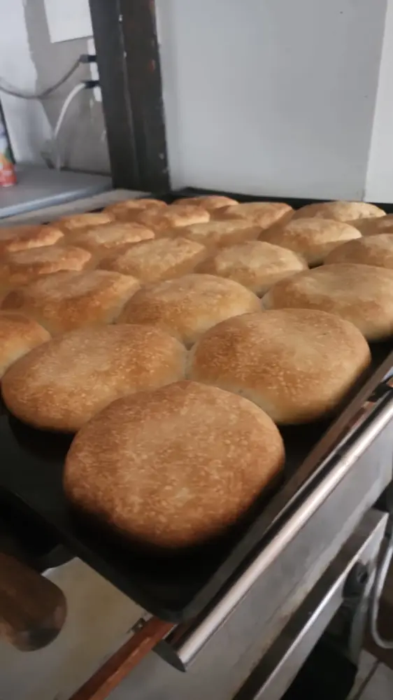 Pan amasado recién horneado